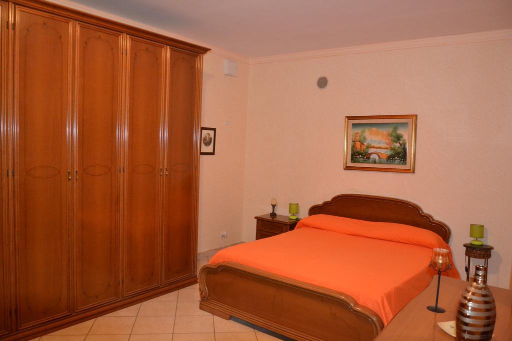 Low Cost La Meridiana Hotell Zafferana Etnea Rum bild